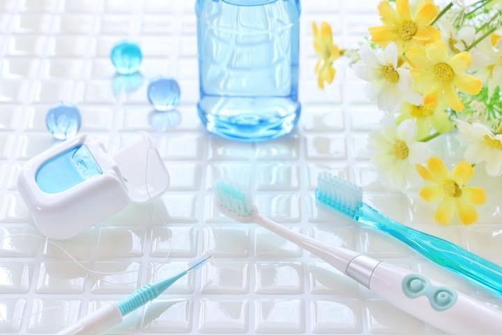 【正しく使わないと効果ゼロ！？】電動歯ブラシの使い方や掃除方法を詳しくレクチャー！