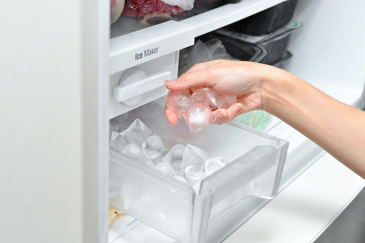 【氷が臭い...】面倒な製氷機の掃除は簡単ラクにクエン酸でお悩み解決！