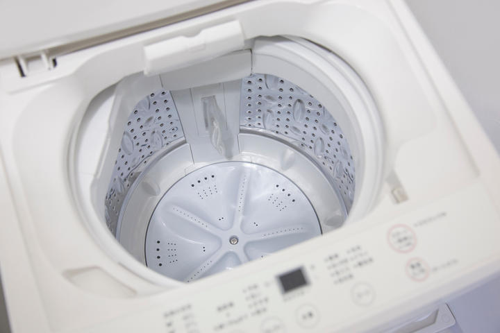 【意外と簡単】洗濯機の排水ホースの掃除方法や清潔に保つコツをご紹介！