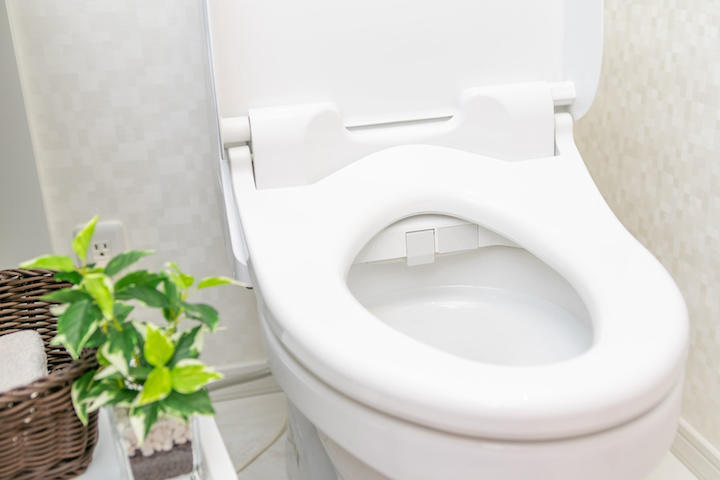 【放置するだけ】トイレの黄ばみの簡単な掃除方法と予防法を伝授！
